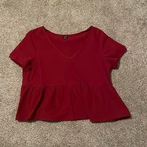 Red v-neck flowy tshirt, cropped